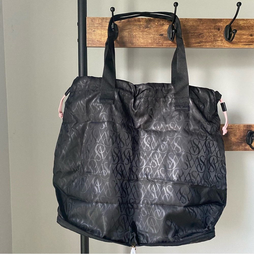 Victoria’s Secret nylon packable zip around black logon drawstring tote NEW